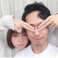 Shinoda mengunggah surat tulisan tangan yang mengumumkan bahwa ia telah menikah. Seperti dilansir dari Nextshark, Shinoda menuliskan di klub penggemar pribadi bahwa suaminya adalah pria biasa, seseorang di luar industri hiburan. Foto: Dok. Instagram @shinodamariko3