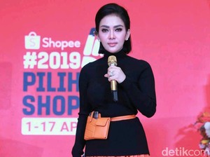Respons Syahrini Terhadap Bule yang Ngaku Ayah Angkatnya