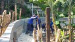 Foto News: Jebol Lagi Bangun Lagi Tanggul Jatipadang Jaksel