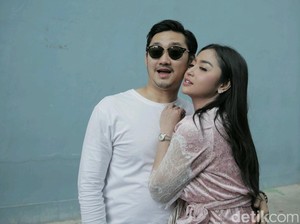 Rumah Tangga Dikabarkan Bermasalah, di Mana Dewi Perssik?