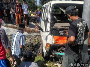 Kecelakaan di Jalan Raya Jember-Bondowoso, 4 Orang Luka Parah