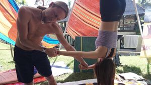 Jungkir Balik dan Melayang-layang dengan Teknik Meditasi Hangab Inversion