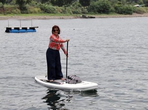 Mau Main Paddle Board Seperti Menteri Susi? Ini 6 Tempatnya