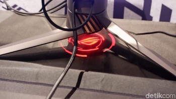 Turut pula diberikan dukungan teknologi Asus Aura Sync dan ROG Light Signal semakin membuat monitor ini makin tampil beda. Foto: Adi Fida Rahman/detikINET