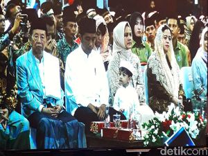 Ajak Cucu, Jokowi Hadiri Peringatan Isra Miraj di Sukoharjo