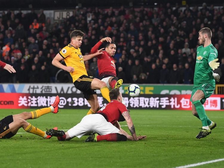 Smalling Bikin Gol Bunuh Diri, MU Diterkam Wolves