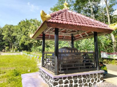 Foto: Batu Mistis di Ciamis yang Mitosnya Tak Bisa Hancur