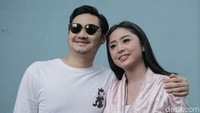 Bahtera rumah tangga Dewi Perssik dan sang suami Angga Wijaya kerap naik-turun.  Foto: Ismail/detikHOT