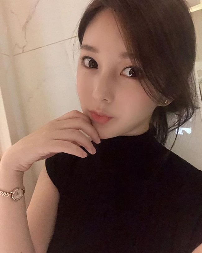 Yaongyi juga menuliskan dirinya sebagai penulis True Beauty pada bio di akun Instagram yang memiliki 377 ribu follower. Foto: Dok. Webtoon, Instagram/@meow91__