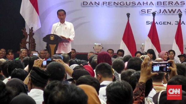 Warga Sragen Mengeluh ke Jokowi: Mumet Pak, Utang ke Bank