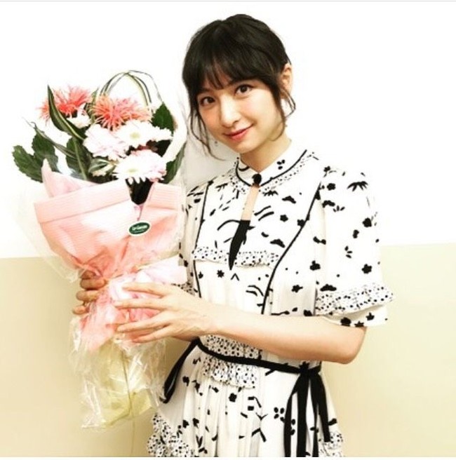 Shinoda adalah salah satu dari AKB48 original Kami7. Idol Jepang ini merupakan tujuh idola teratas menurut Akibahara dalam jajak pendapat popularitas grup, sebelum lulus pada 2013. Foto: Dok. Instagram @shinodamariko3