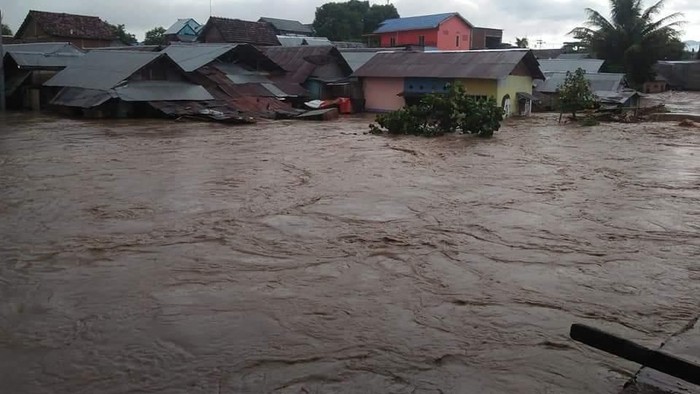 Banjir di Dompu NTB, 3 Kelurahan Terendam dan Puluhan Ternak Hanyut
