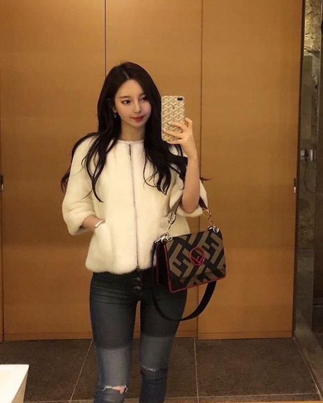 Identitas Yaongyi sebagai author The Secret of Beauty awalnya tak terungkap, hingga baru-baru ini Naver merilis wawancara dengannya sebagai perayaan satu tahun hadirnya webtoon The Secret of Angel. Foto: Dok. Webtoon, Instagram/@meow91__