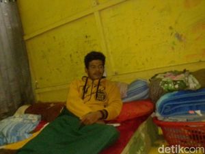 Ropi Terpaksa Jaminkan KTP untuk Bayar Tagihan Rumah Sakit
