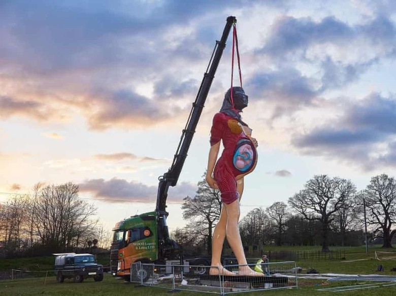 Patung-patung Fenomenal Damien Hirst Pulang Kampung ke Leeds Patung-patung Fenomenal Damien Hirst Pulang Kampung ke Leeds