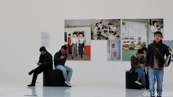 Saat pertama kali masuk kita sudah disambut dengan galeri foto yang menarik mata para pecinta fotografi. Foto: Rachmatunnisa/detikINET