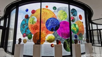 Tour ini juga memperkenalkan berbagai tonggak sejarah kamera Leica. Semua ini dipamerkan Leica di berbagai sudut ruangannya. Foto: Rachmatunnisa/detikINET