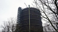 Bangunan Gasometer adalah tempat penyimpanan gas untuk industri pembuatan baja. Gasometer di Kota Oberhausen, Jerman ini merupakan yang terbesar di Eropa. (Wahyu/detikcom)