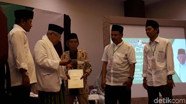  Cawapres Ma'ruf Amin dialog dengan Forum Pesantren di Garut.