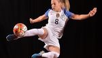 Foto: Liburannya Pesepakbola Cantik Amerika, Julie Johnston