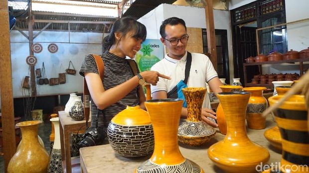 Hari Terakhir VitaminSea: Lihat Pembuatan Gerabah Tradisional Lombok