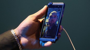 Kamera belakangnya 8 megapixel dan kamera depan 2 megapixel. Foto: Getty Images