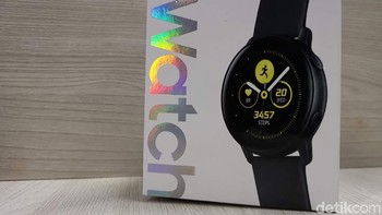 Galaxy Watch Active mendukung hingga 39 aktivitas di dalamnya dan mempunyai baterai 230 mAh. Foto: detikINET/Anggoro Suryo Jati