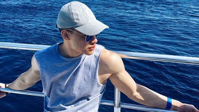 Angkat Beban Sejak Umur 13 Tahun, Begini Jadinya Badan Seksi Enrique Dustin