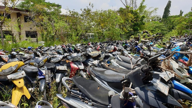Bangkai motor hasil razia. Foto: Rifkianto Nugroho Bangkai motor hasil razia. Foto: Rifkianto Nugroho