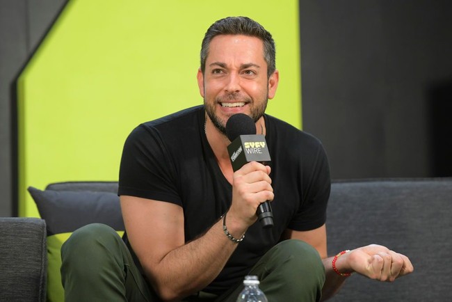 Zachary Levi awalnya tak percaya diri saat akan memerankan Shazam. Pada awalnya, ia mengaku mengikuti audisi untuk jadi karakter pendukung. Namun ketika sutradara dan produser melihatnya, mereka langsung berkata bahwa dirinya cocok menjadi Shazam. Foto: Getty Images