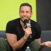 Zachary Levi awalnya tak percaya diri saat akan memerankan Shazam. Pada awalnya, ia mengaku mengikuti audisi untuk jadi karakter pendukung. Namun ketika sutradara dan produser melihatnya, mereka langsung berkata bahwa dirinya cocok menjadi Shazam. Foto: Getty Images