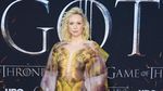 Tanggalkan Baju Zirah, Brienne Game of Thrones tampil Anggun