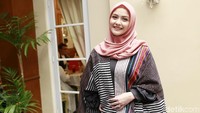 Ia pun belum tahu kapan akan kembali aktif karena dirinya masih memberikan ASI eksklusif untuk anak keduanya. Pool/Palevi S/detikFoto.
