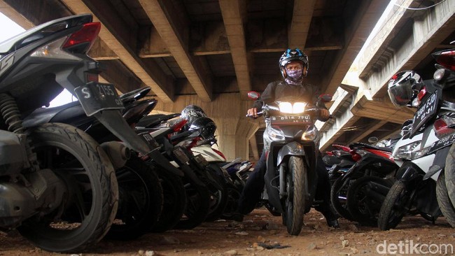 5 Cara Bikin Ban Motor Awet