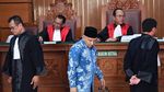 Foto: Ratna Sarumpaet Menangis Cium Tangan Amien Rais
