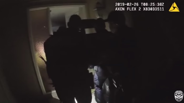 Rekaman polisi menunjukkan penggerebekan rumah anak yang sakit. (Foto: Chandler Police Department) Rekaman polisi menunjukkan penggerebekan rumah anak yang sakit. (Foto: Chandler Police Department)