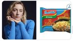 Kreatif! Ini Corak Baju Saoirse Ronan yang Bisa Mirip Kemasan Mie Instan