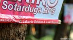 Duh,... APK Caleg Ini Kok Masangnya di Pepohonan Ibu Kota