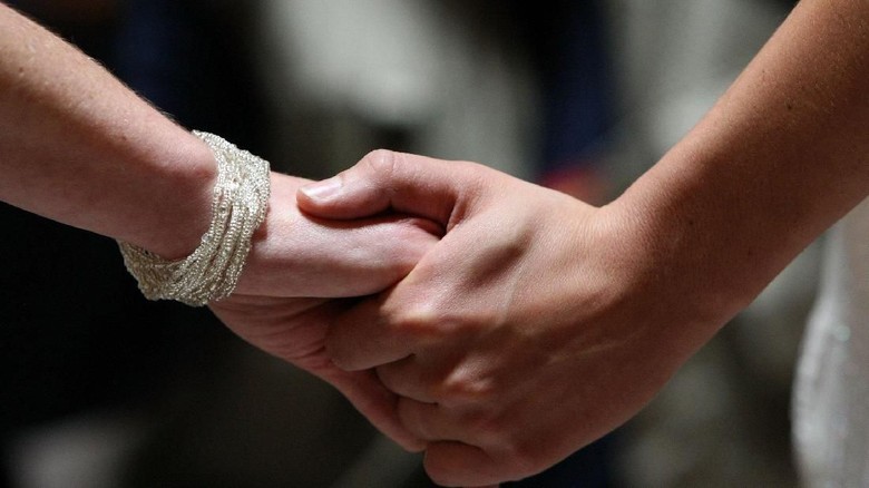Dinsos Semarang Bantu LGBT dan Waria Urus Dokumen Kependudukan Dinsos Semarang Bantu LGBT dan Waria Urus Dokumen Kependudukan