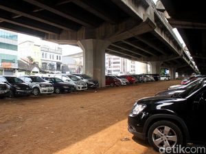 Parkiran MRT Fatmawati Kejauhan, Warga Pilih Parkir di Kolong Tol