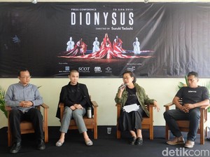 Unik! Pentas Dionysus Gunakan 8 Bahasa dari Cina, Jepang hingga Sunda