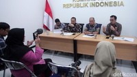 Ia menjelaskan jika pihaknya menemukan sebagian besar penduduk di tiga provinsi di Indonesia tidak tercatat sebagai daftar pemilih tetap (DPT) karena tidak memiliki KTP-el.