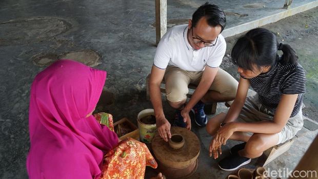 Hari Terakhir VitaminSea: Lihat Pembuatan Gerabah Tradisional Lombok