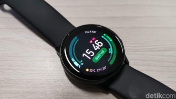 Jam tangan pintar ini memakai chipset Exynos 9110, yang ditunjang RAM/ROM 0.75GB/4GB dan sistem operasi Tizen OS 4.0. Galaxy Watch Active dijual di Indonesia seharga Rp 3.499.000 dan dapat dipesan mulai tanggal 28 Maret - 14 April di Samsung.com Shop serta berbagai e-commerce. Foto: detikINET/Anggoro Suryo Jati