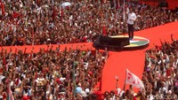 Jokowi memberi sambutan dihadapan para pendukungnya yang hadir di GOR Satria Purwokerto.