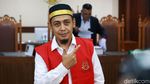 Terdakwa Penyebar Hoax Surat Suara Tercoblos Salam Dua Jari