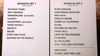 Dan di Bangkok ia tak membawakan lagu Neon. Dok. Instagram/johnmayer