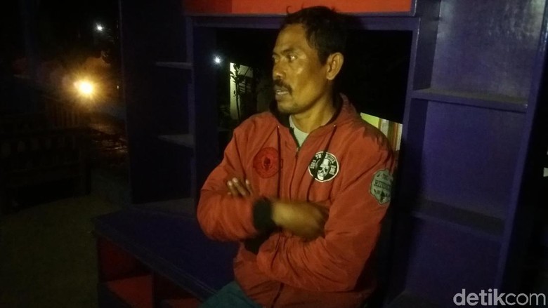 Ketua RT Kaget SHS Ditangkap Densus Diduga Terkait Terorisme Ketua RT Kaget SHS Ditangkap Densus Diduga Terkait Terorisme