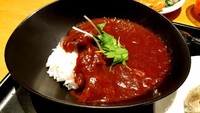 Kari ini tidak terlalu kental dan memiliki rasa manis. Potongan kentang dan daging membuat rasa kari makin menggoyang lidah (Bonauli/detikcom)  