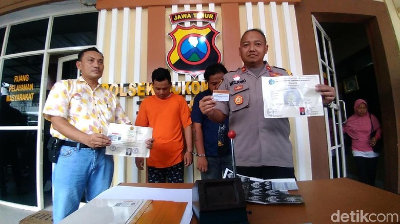 Komplotan Pembuat Ijazah, KTP dan SIM Palsu di Surabaya Diringkus Komplotan Pembuat Ijazah, KTP dan SIM Palsu di Surabaya Diringkus